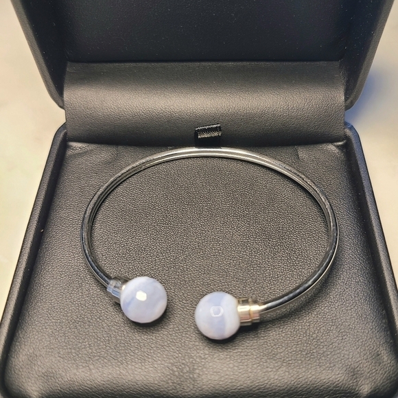 SAVVY CIE JEWELS Flexible Blue Lace Agate Cuff Bracelet, NWOT - Picture 5 of 9